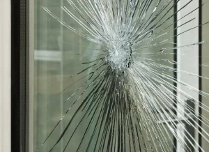 شکستن شیشه دوجداره
