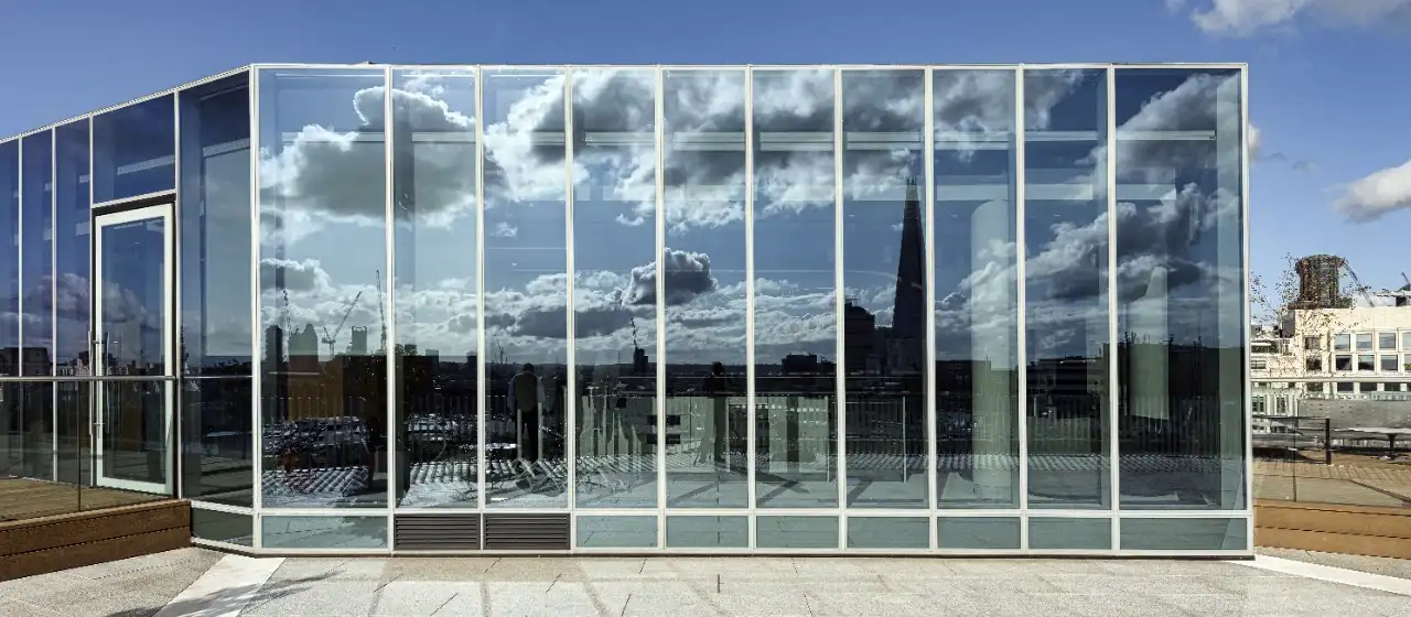 نمای ساختمان‌ شیشه نشکن